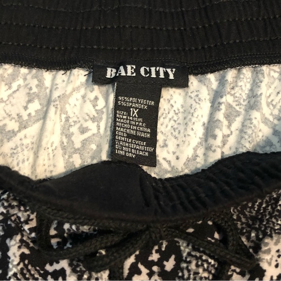 Snakeskin Print Shorts - Picture 7 of 7